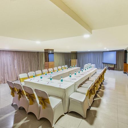 Monarch Brigade Road Hotel Бангалор Екстериор снимка