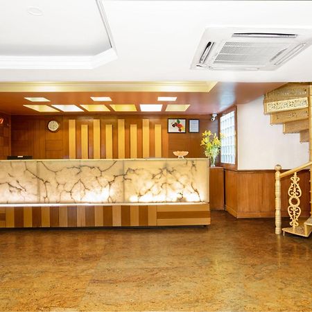 Monarch Brigade Road Hotel Бангалор Екстериор снимка