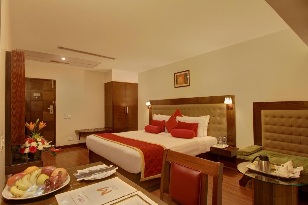 Monarch Brigade Road Hotel Бангалор Екстериор снимка