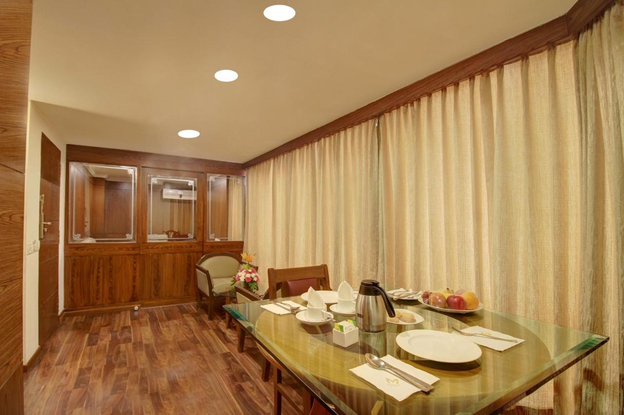 Monarch Brigade Road Hotel Бангалор Екстериор снимка