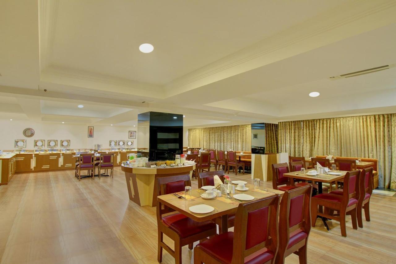 Monarch Brigade Road Hotel Бангалор Екстериор снимка