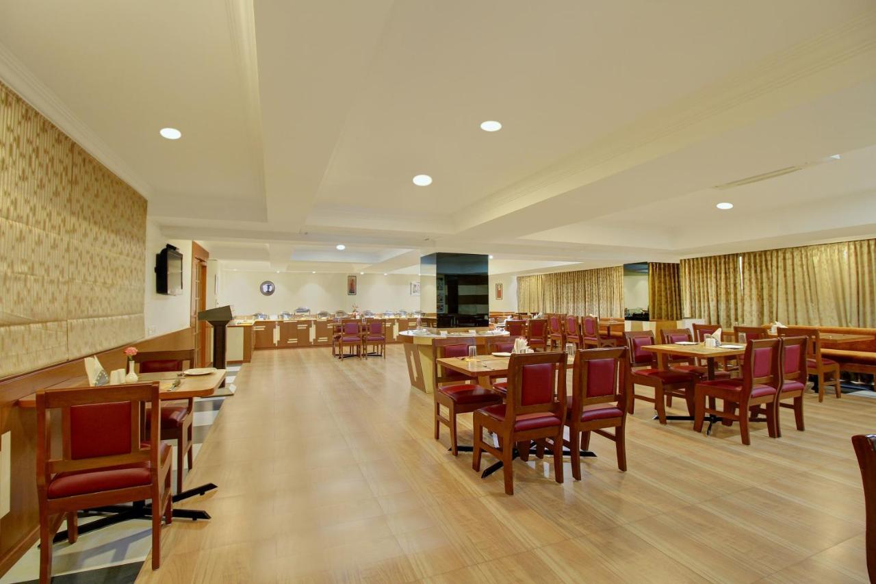 Monarch Brigade Road Hotel Бангалор Екстериор снимка