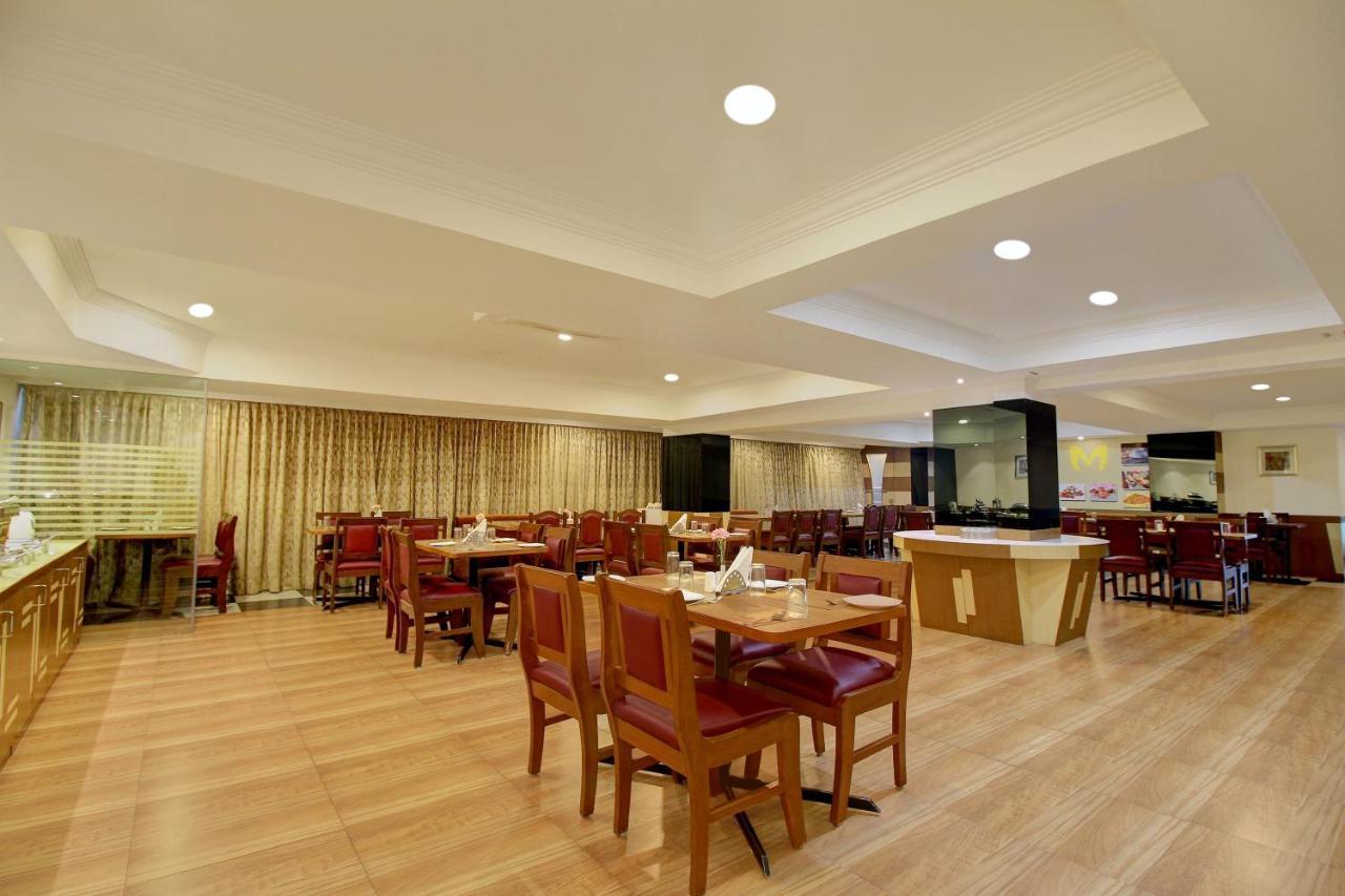 Monarch Brigade Road Hotel Бангалор Екстериор снимка