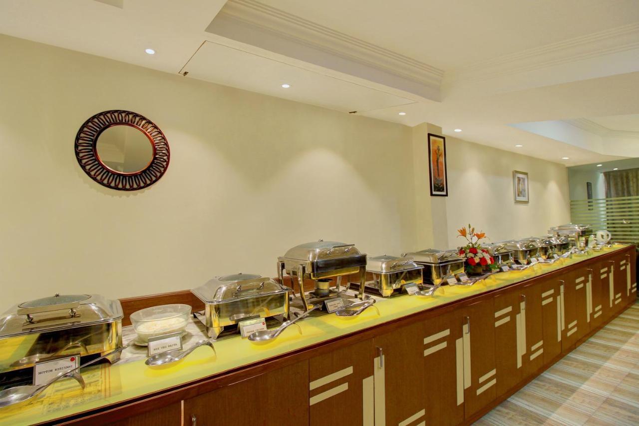 Monarch Brigade Road Hotel Бангалор Екстериор снимка