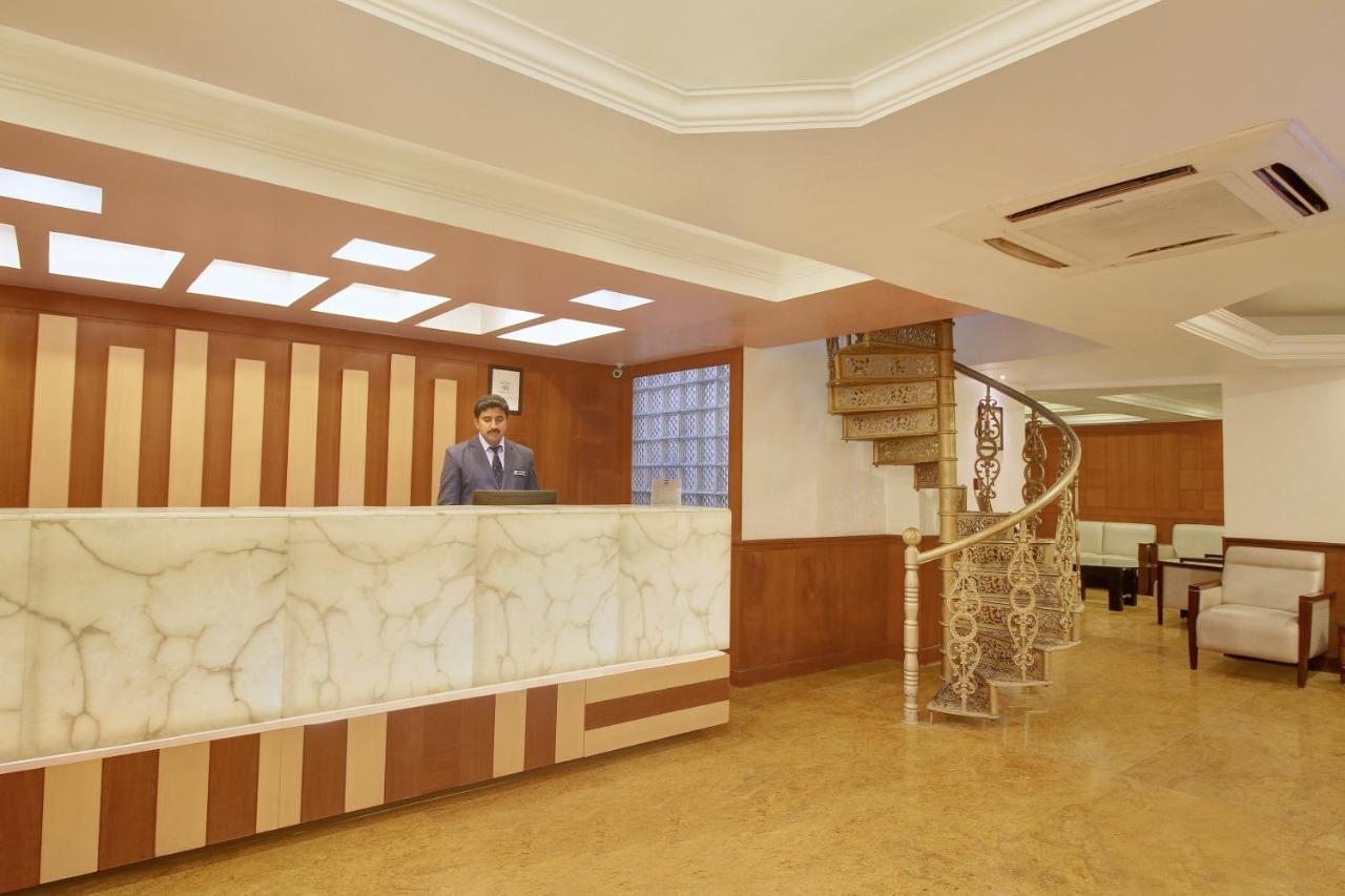 Monarch Brigade Road Hotel Бангалор Екстериор снимка