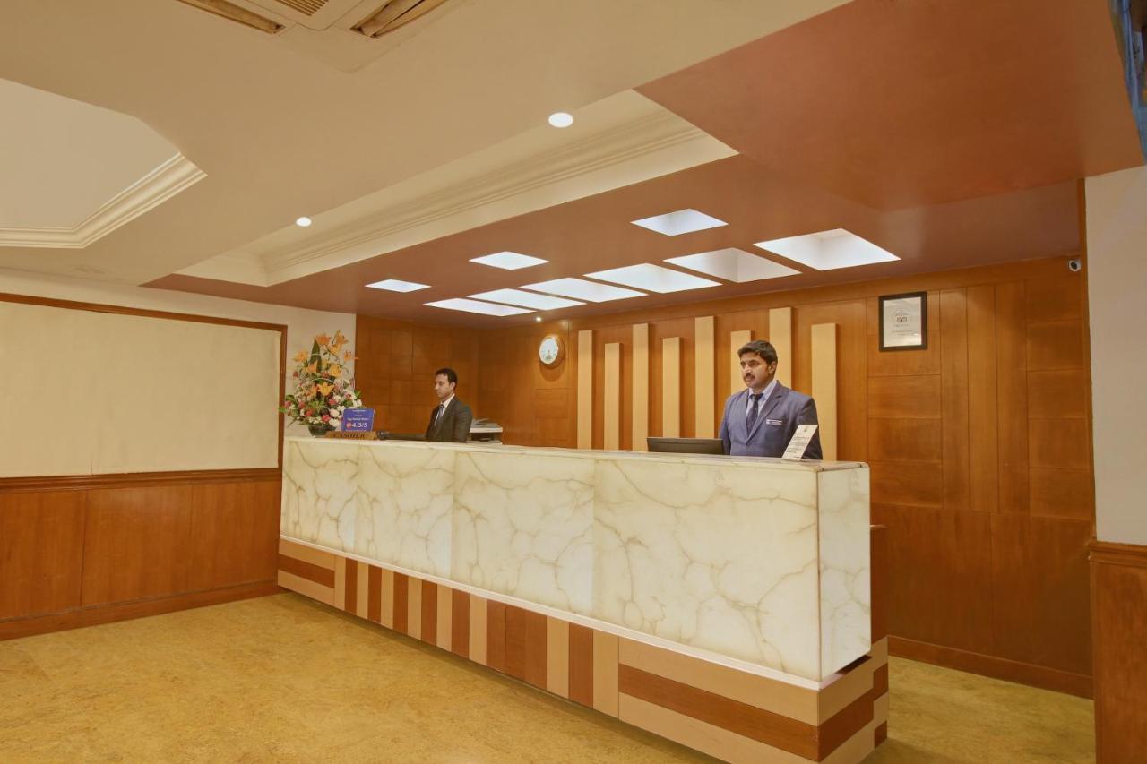 Monarch Brigade Road Hotel Бангалор Екстериор снимка