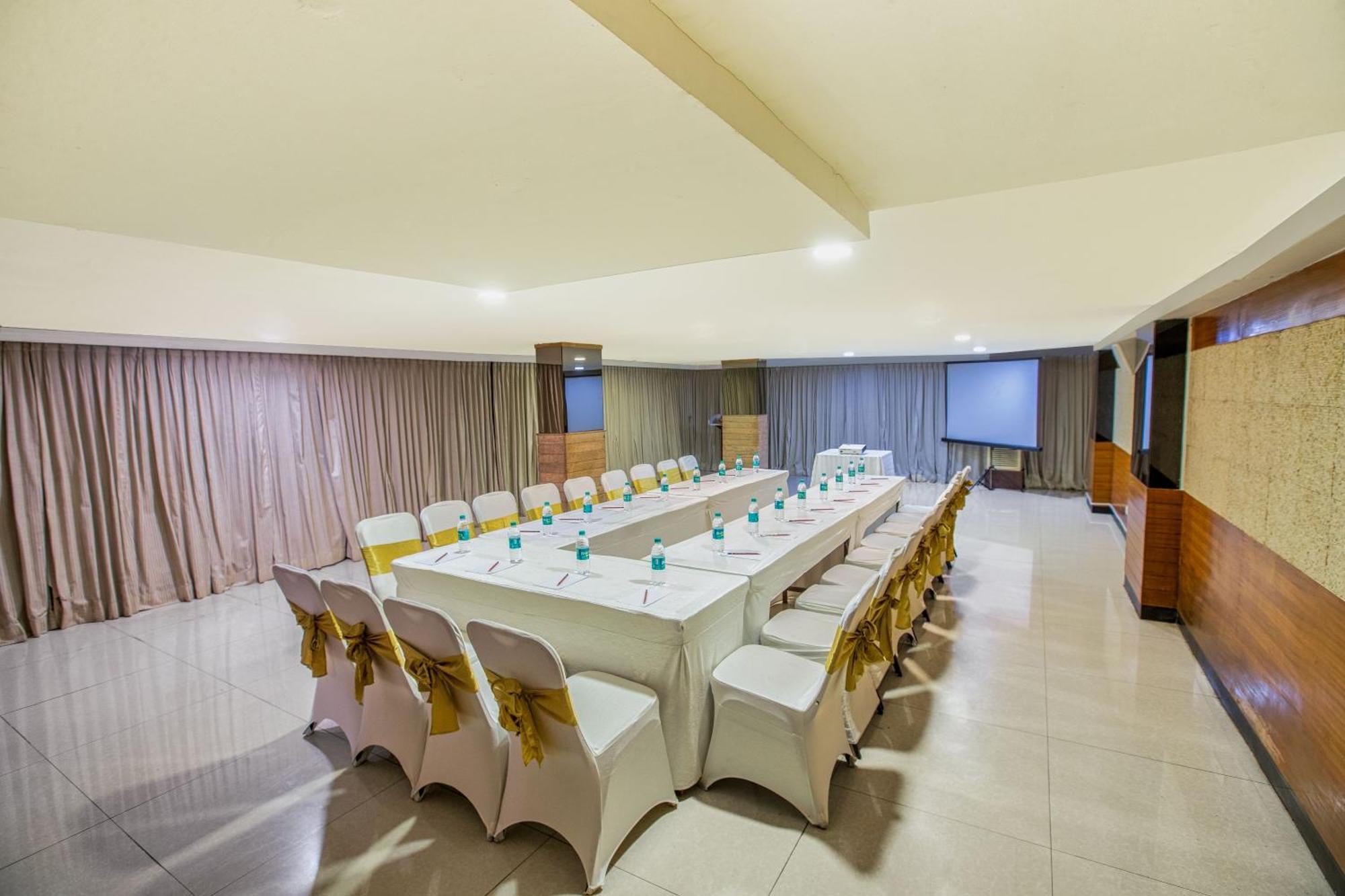 Monarch Brigade Road Hotel Бангалор Екстериор снимка