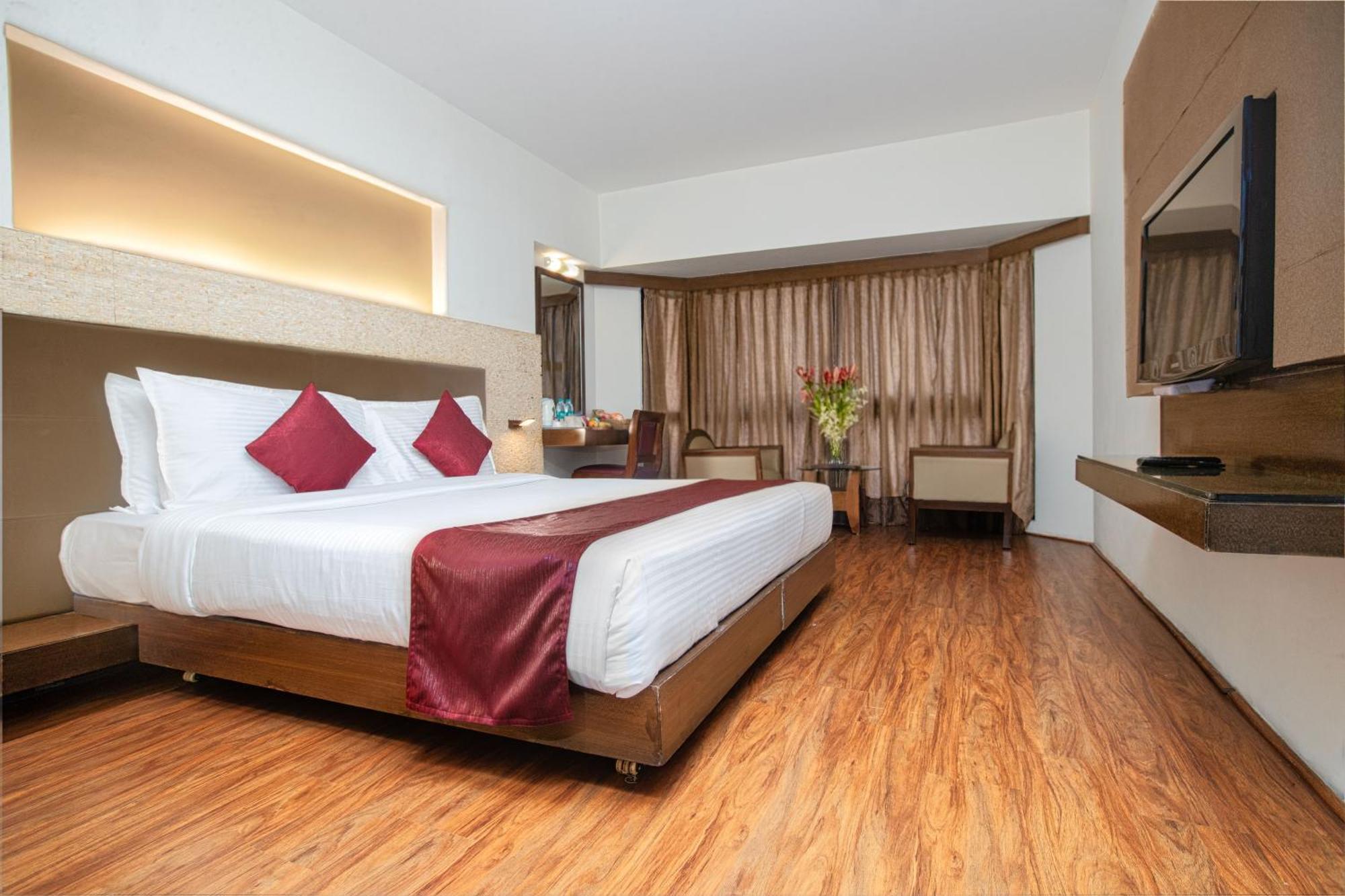 Monarch Brigade Road Hotel Бангалор Екстериор снимка