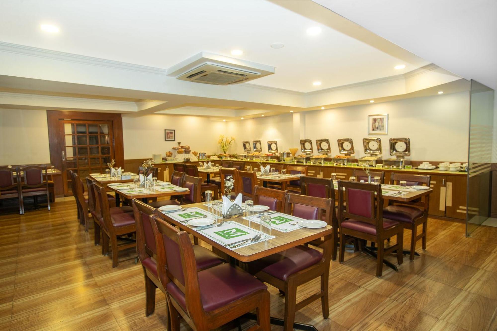 Monarch Brigade Road Hotel Бангалор Екстериор снимка