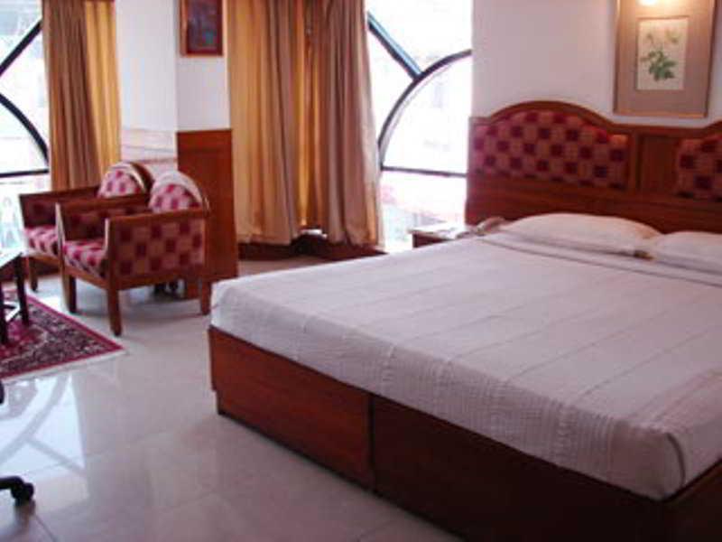 Monarch Brigade Road Hotel Бангалор Екстериор снимка