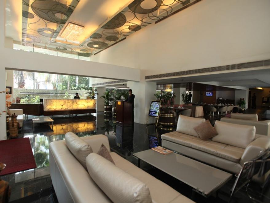 Monarch Brigade Road Hotel Бангалор Екстериор снимка