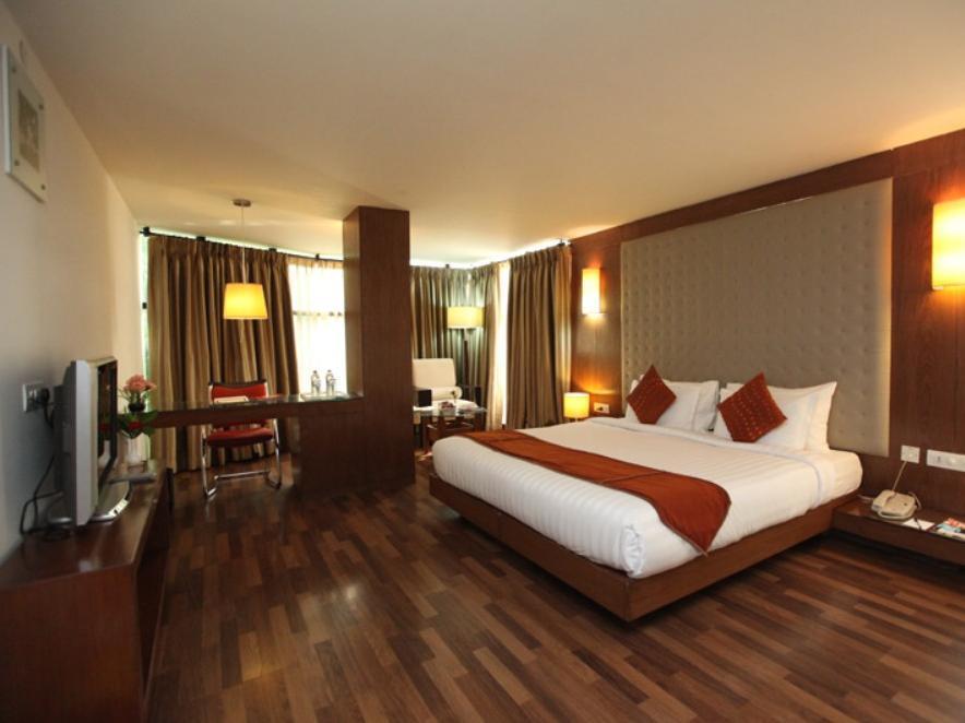 Monarch Brigade Road Hotel Бангалор Екстериор снимка