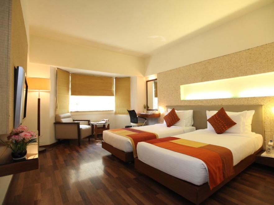Monarch Brigade Road Hotel Бангалор Екстериор снимка