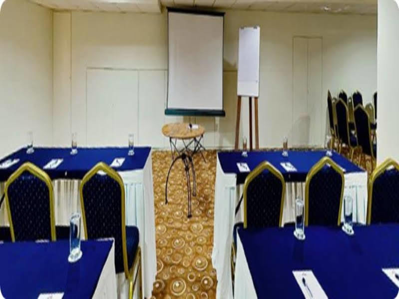 Monarch Brigade Road Hotel Бангалор Екстериор снимка