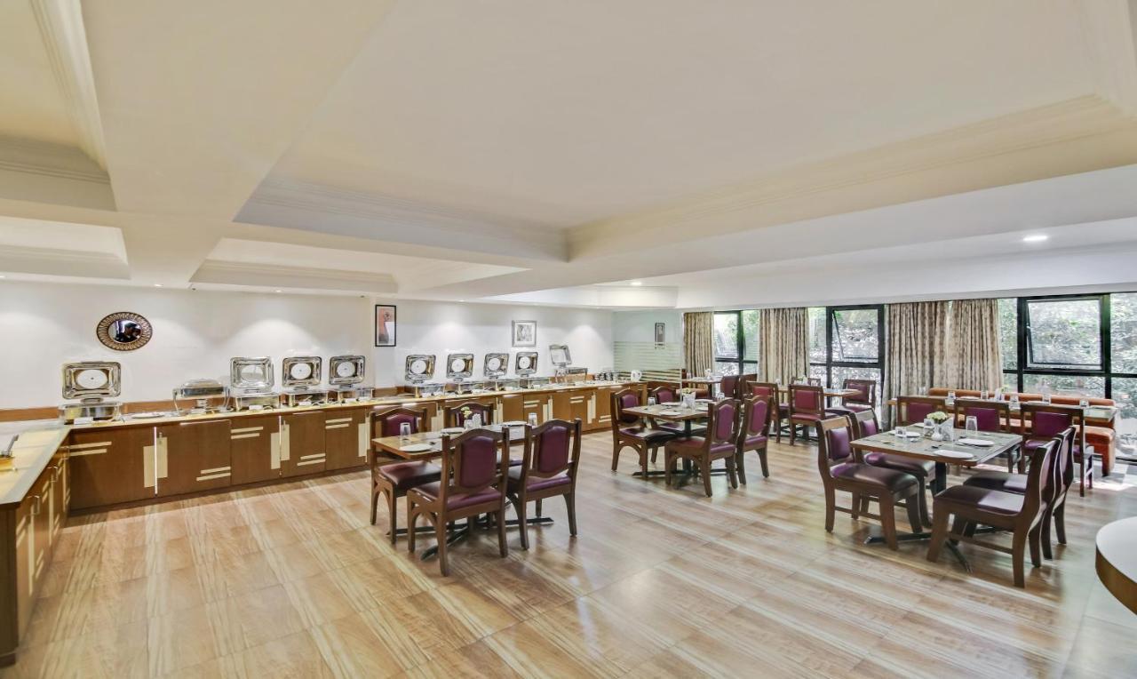 Monarch Brigade Road Hotel Бангалор Екстериор снимка
