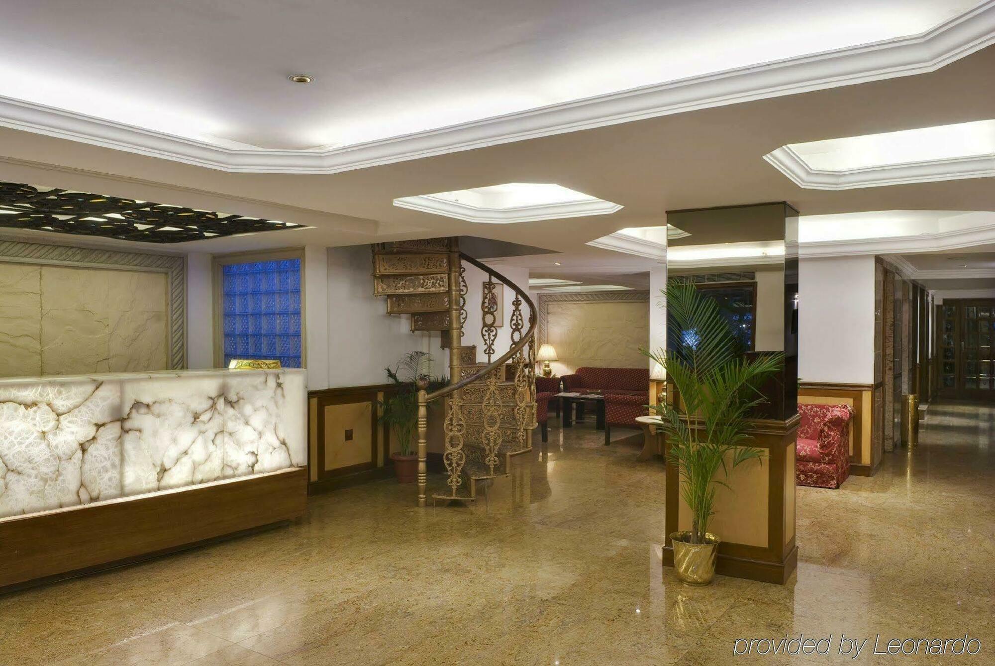 Monarch Brigade Road Hotel Бангалор Екстериор снимка